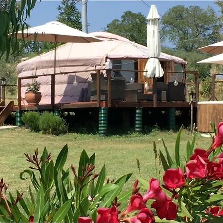Glamping Abruzzo - The Yurt Hotel Catignano Bagian luar foto