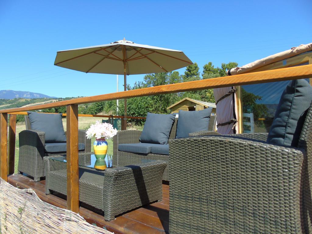 Glamping Abruzzo - The Yurt Hotel Catignano Bagian luar foto