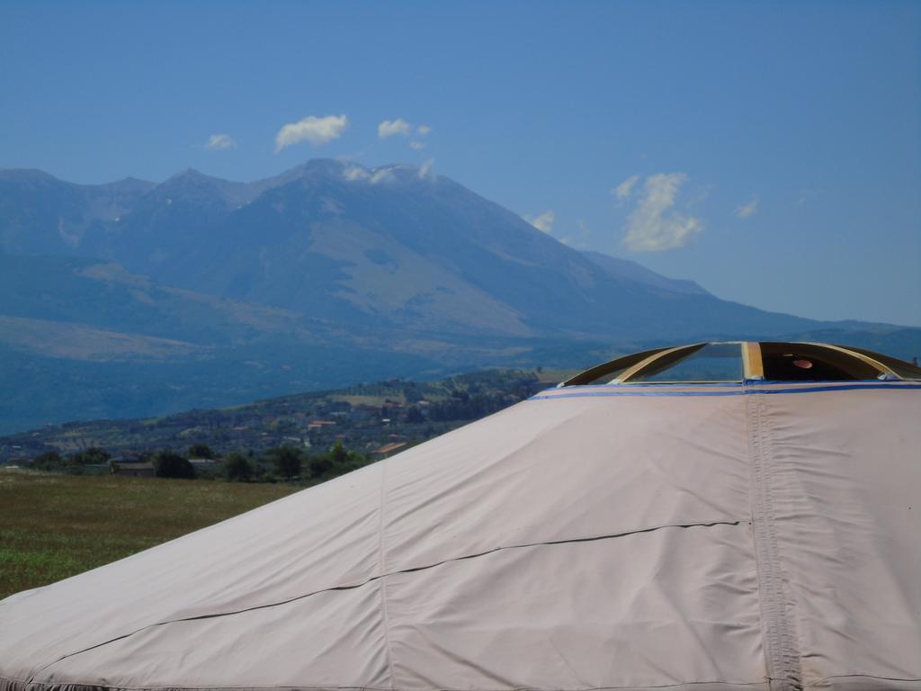 Glamping Abruzzo - The Yurt Hotel Catignano Bagian luar foto