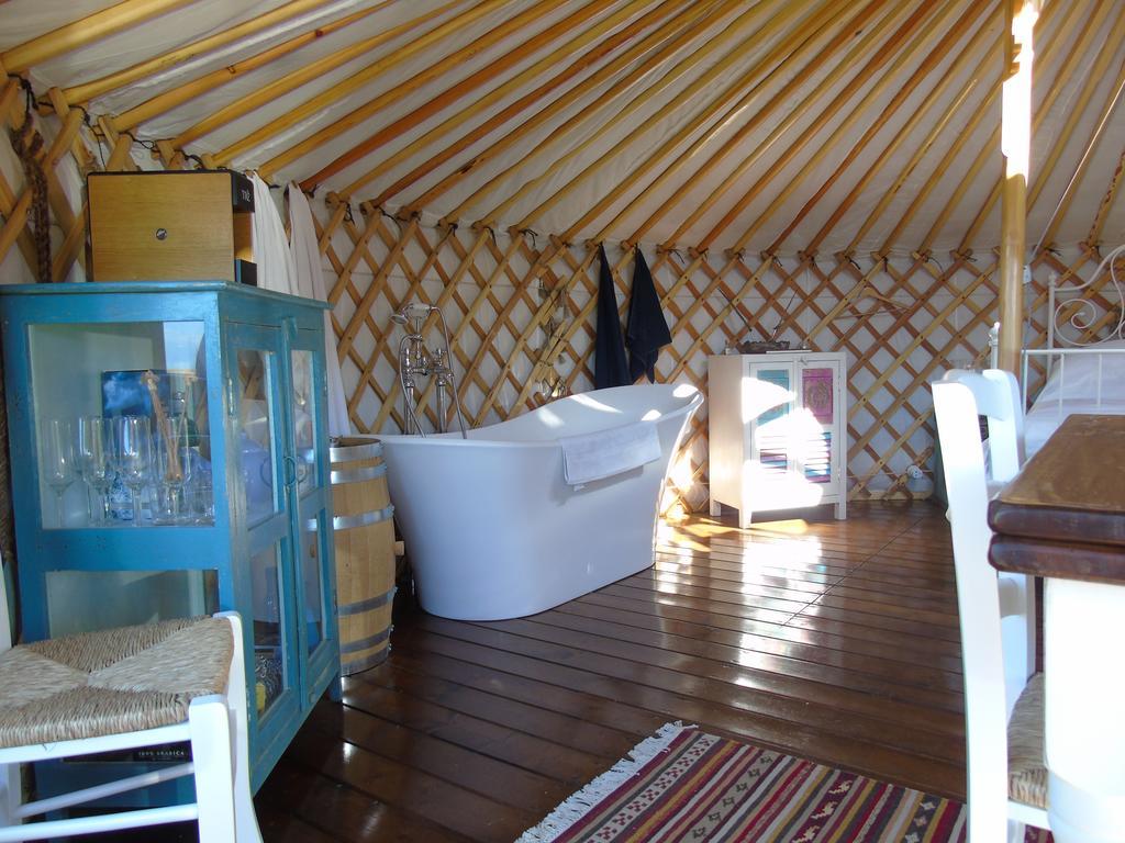 Glamping Abruzzo - The Yurt Hotel Catignano Bagian luar foto