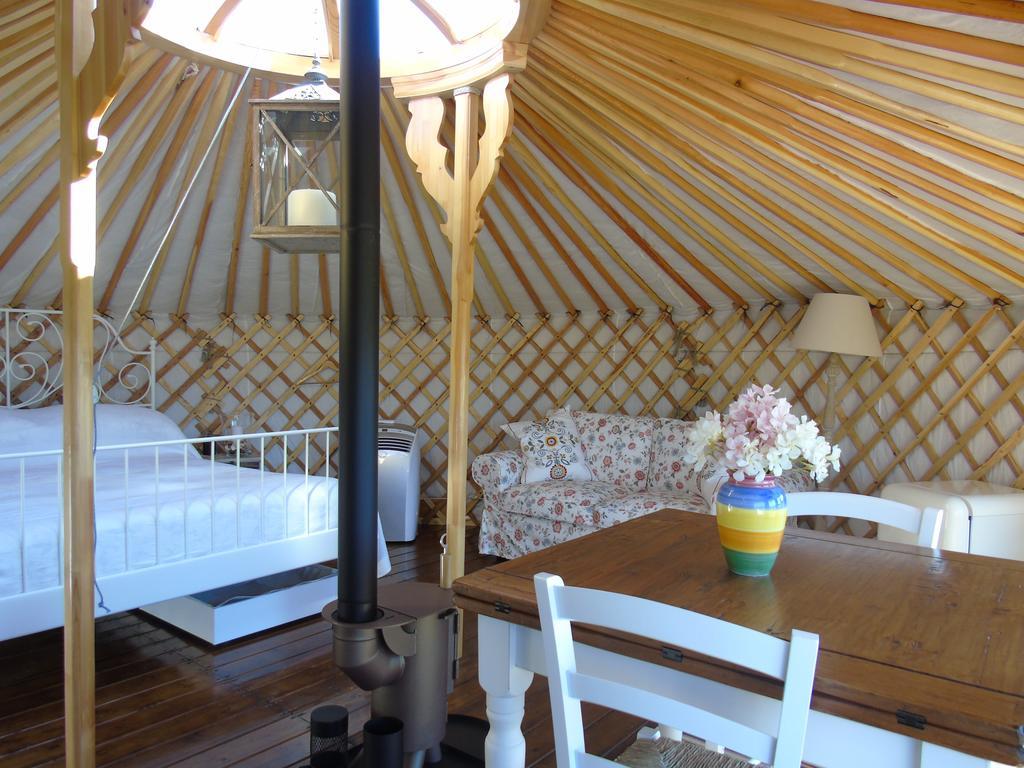 Glamping Abruzzo - The Yurt Hotel Catignano Bagian luar foto