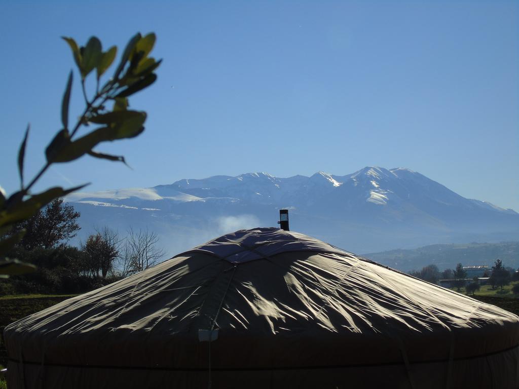 Glamping Abruzzo - The Yurt Hotel Catignano Bagian luar foto