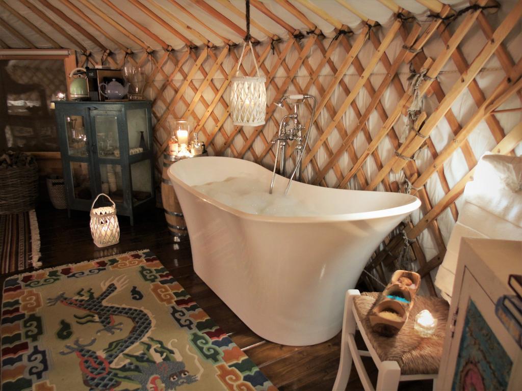 Glamping Abruzzo - The Yurt Hotel Catignano Bagian luar foto