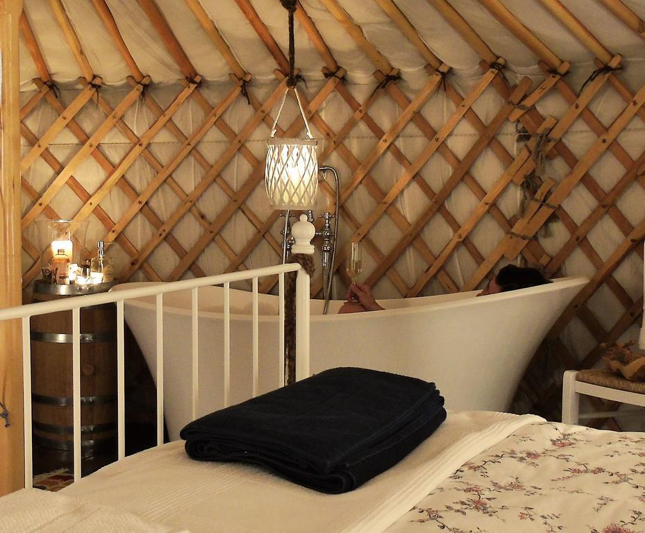 Glamping Abruzzo - The Yurt Hotel Catignano Bagian luar foto