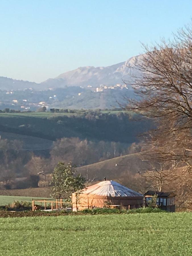 Glamping Abruzzo - The Yurt Hotel Catignano Bagian luar foto