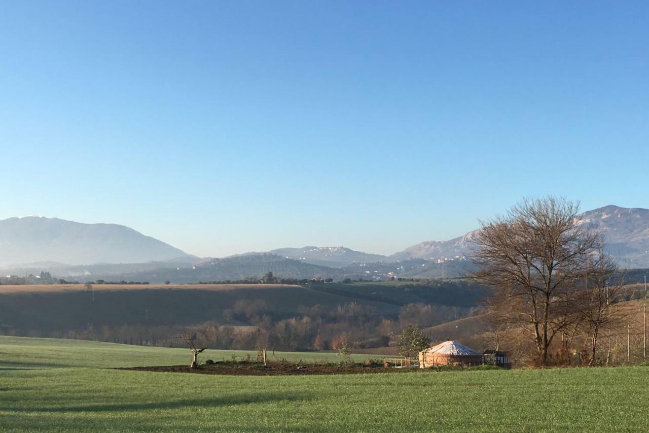 Glamping Abruzzo - The Yurt Hotel Catignano Bagian luar foto
